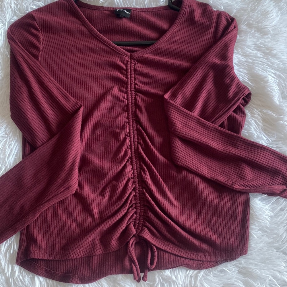 Art class long sleeve slightly cropped long sleeve